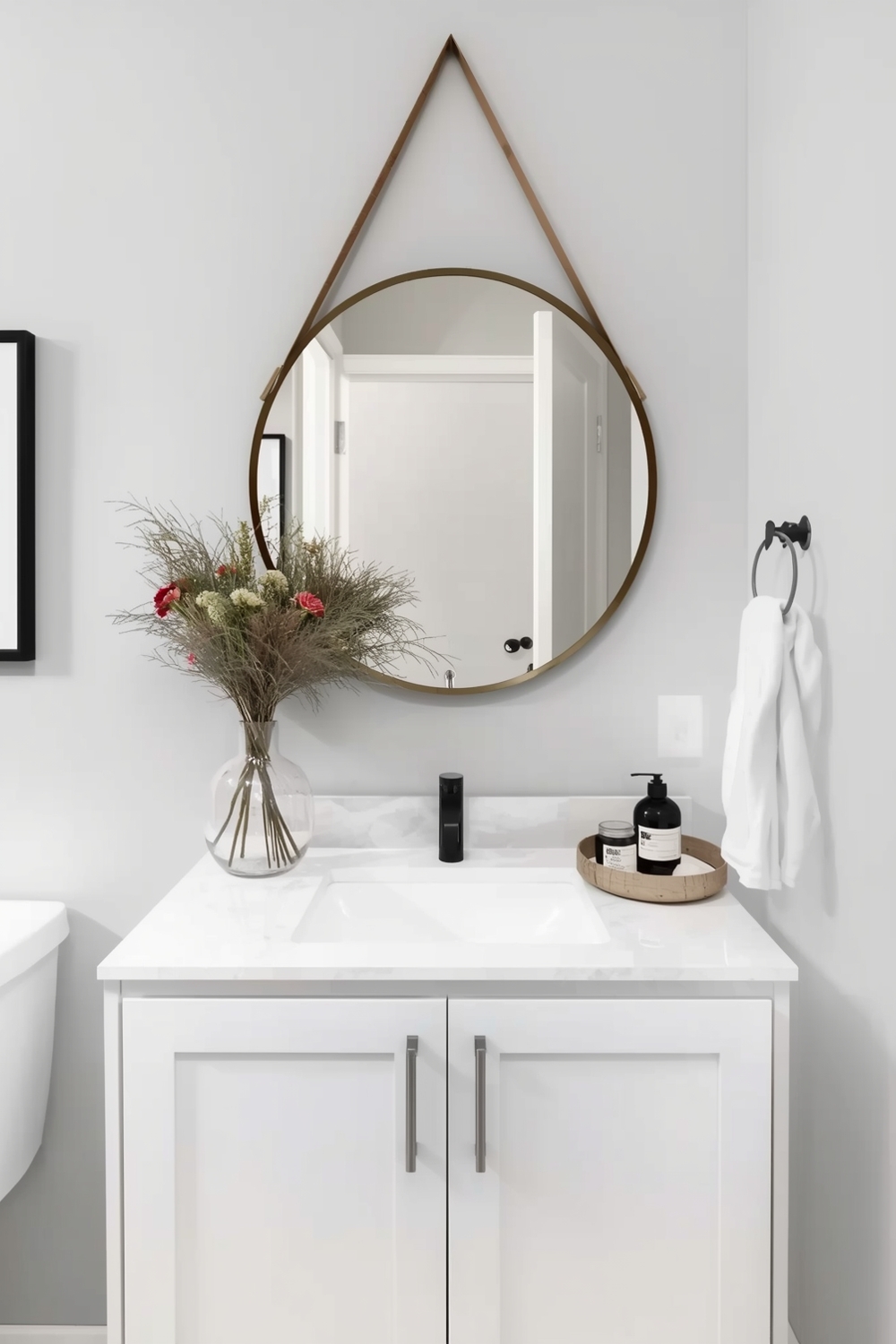 Minimalist Bathroom Mirror Layouts